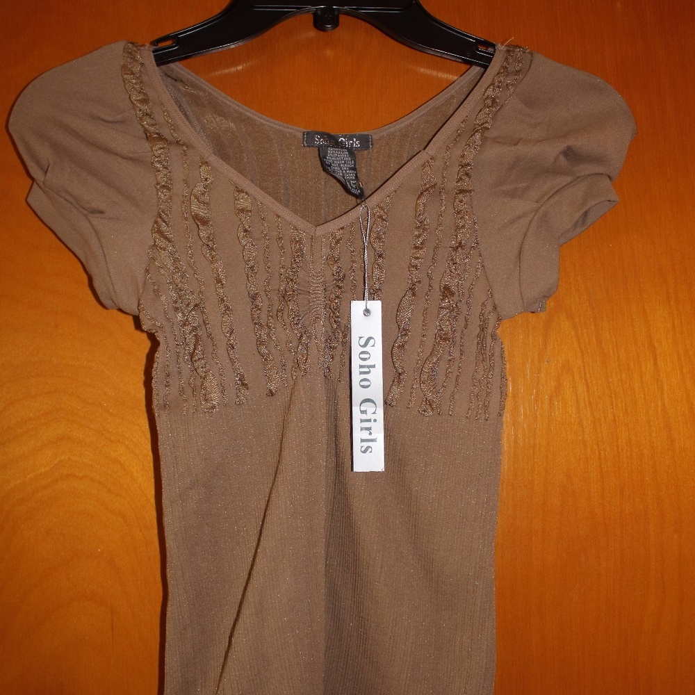 LAST CHANCE 10/20 FINAL PRICE CUTE SOHO GIRLS TOP SIZE ONE